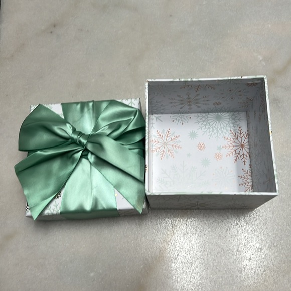 Papyrus Teal Bow Gift Box - Picture 6 of 8